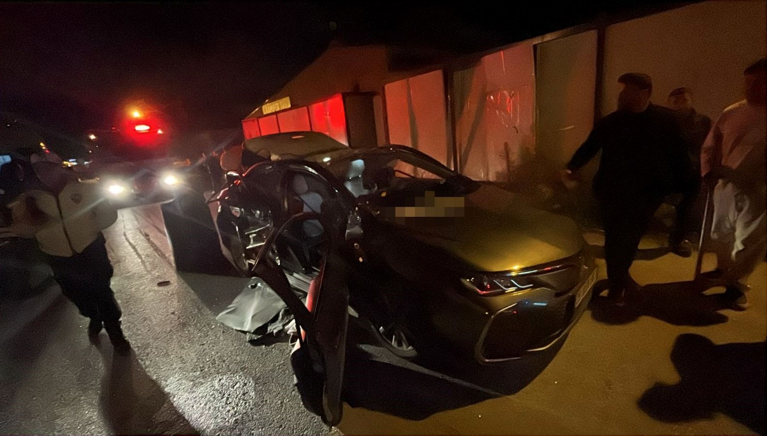 cakmak gazi tupu bomba gibi patladi otomobilin tavani ve camlari parcalandi v4nyrXyz