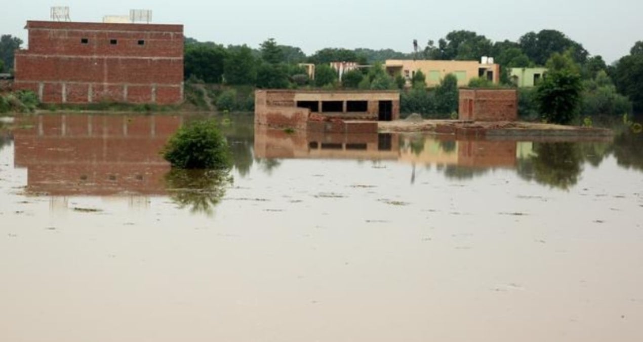 pakistanda sel riski 110 bin kisi tahliye edildi sDgixqzD