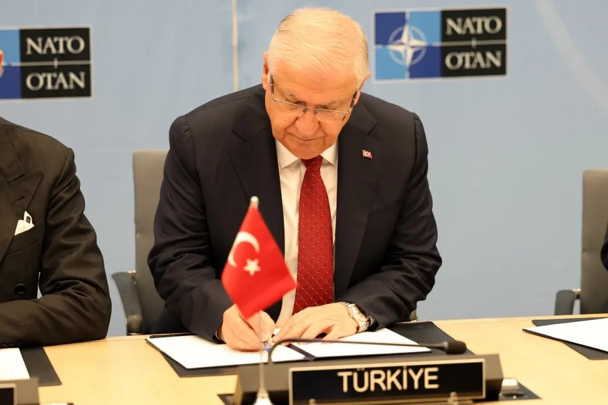 bakan guler nato zirvesinde yChrWpmH.jpg