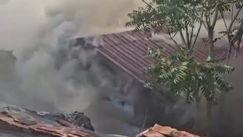 beyoglunda gecekondu alev alev yandi lEdyUYdm