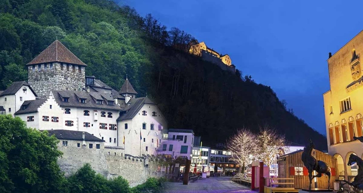 bu ulkenin ordusu yok en son 1868de cok pahali denilerek dagitildi UItuUCjp.jpg