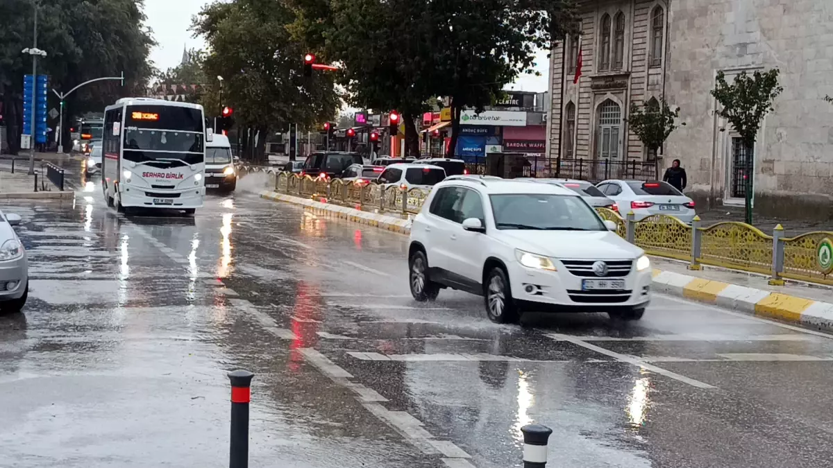 edirnede kuvvetli yagislar su birikintisi ve agac devrilmesine neden oldu svwxksO3