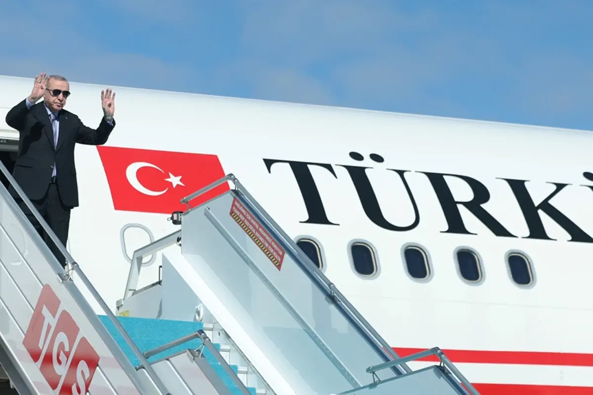 erdogan misirda ucak once pisti pas gecti sonra havalimanina inis yapti Vv3LQueG.jpg