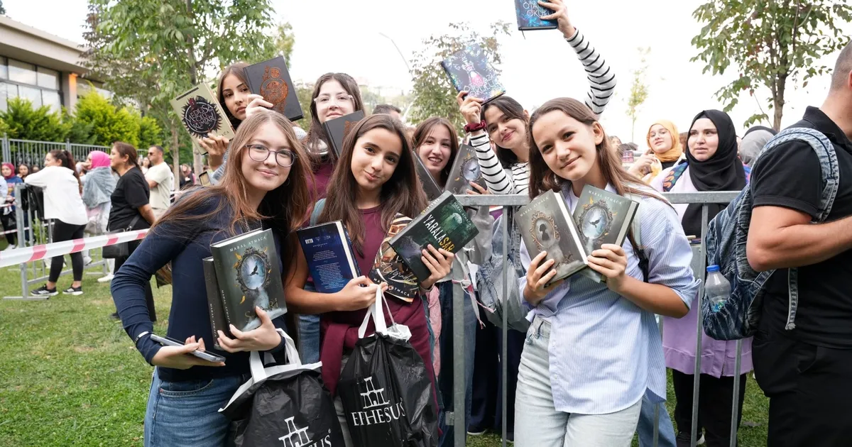 kocaeli kitap fuarinda kitap aski kuyruklara sigmadi 6OdZQzqe