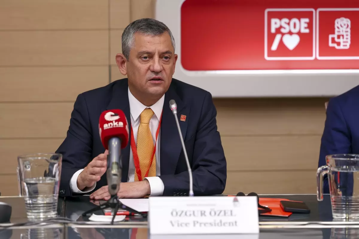 ozel mucadelemiz daha adil daha ozgur ve daha bariscil bir dunya icin buyuyerek devam edecek qUHkqasc