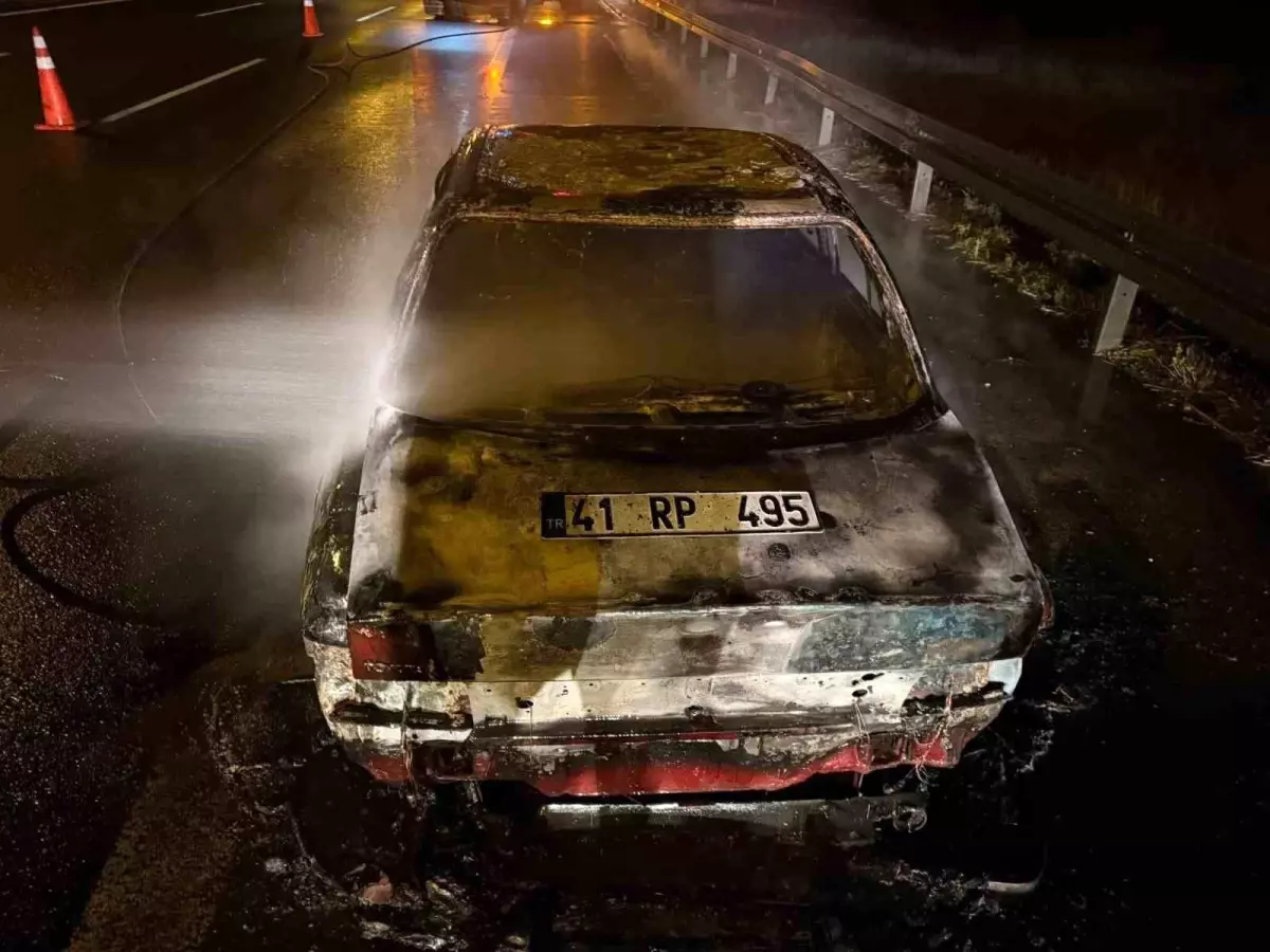 tem otoyolunda yangin bir otomobil kul oldu qxS4SXcx.jpg