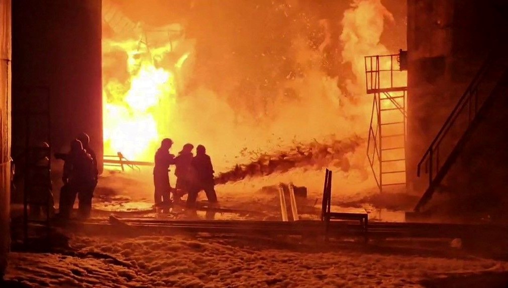 ukrayna rusyada muhimmat fabrikasini vurdu PhdrQiXN