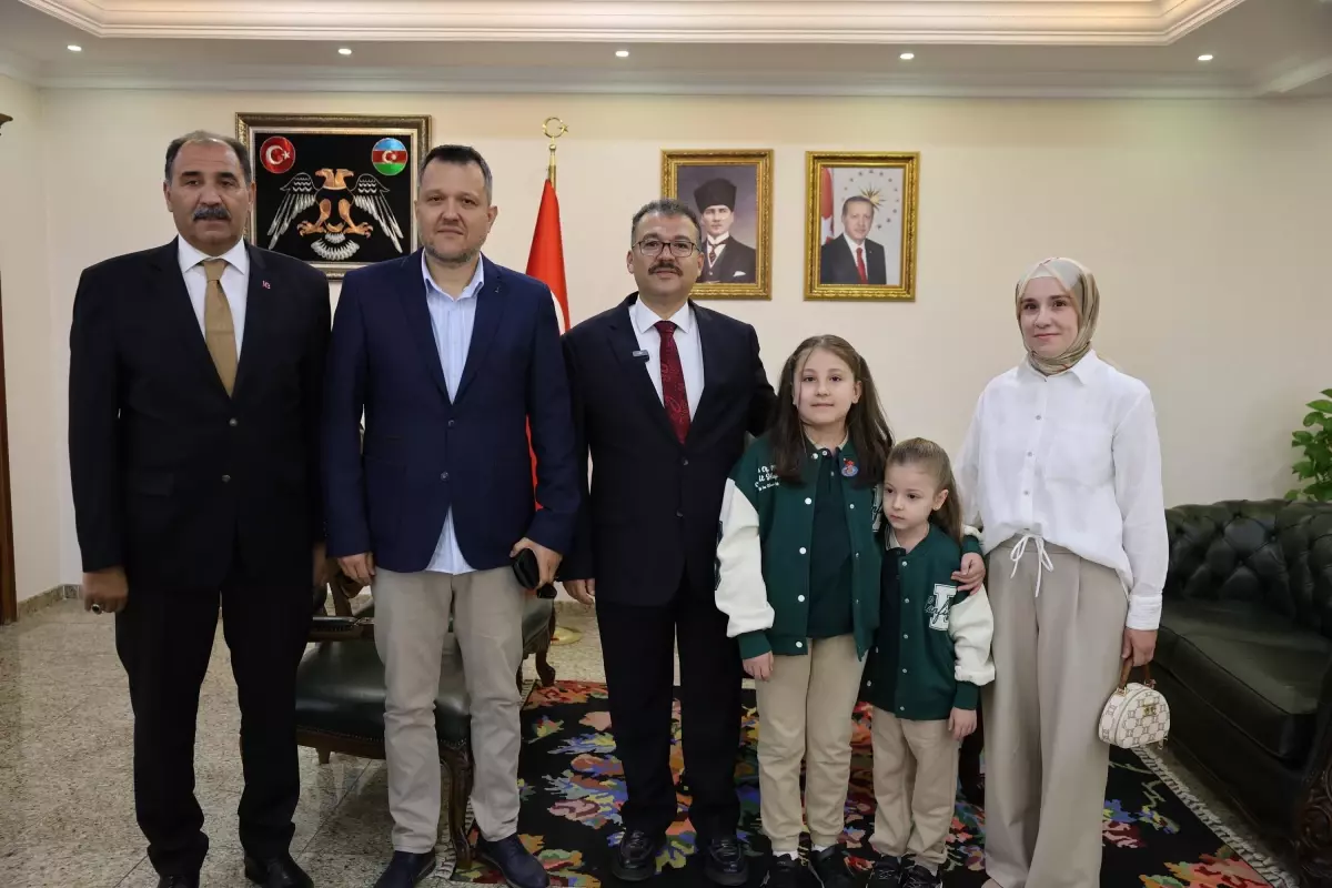 yagmurda istiklal marsina saygi ZDWX16eQ.jpg