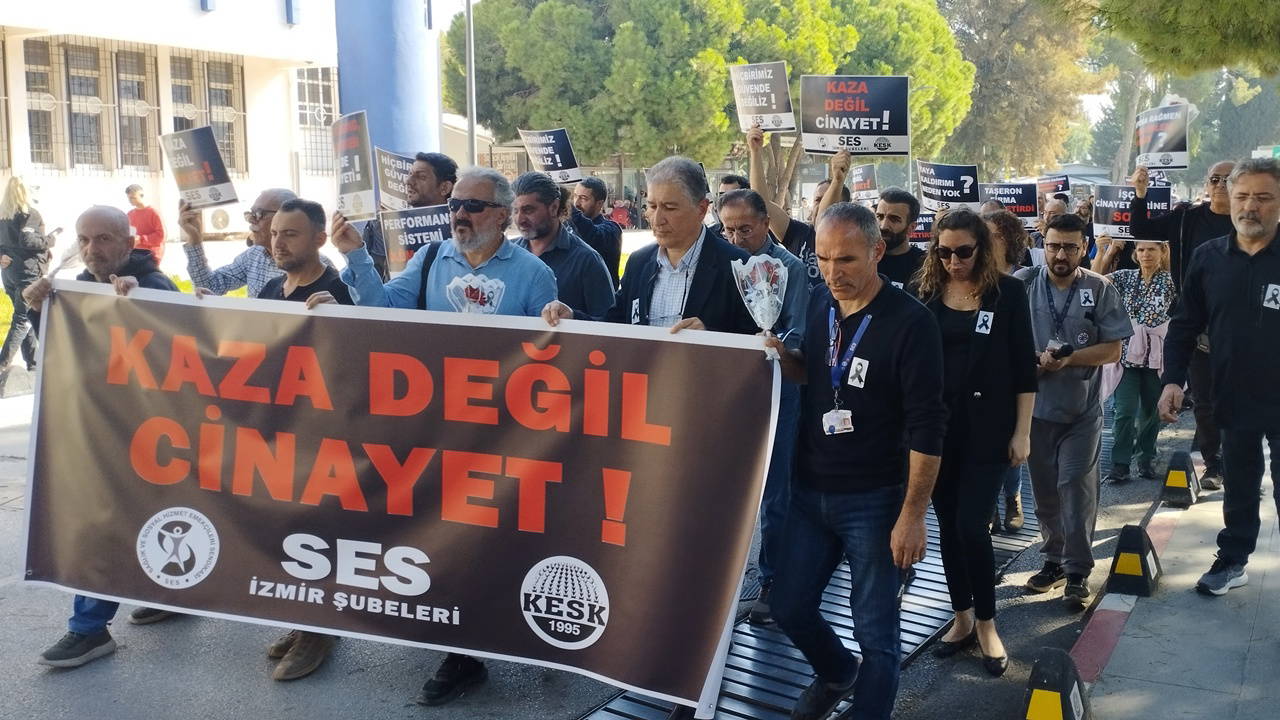 saglik emekcileri hayatini kaybeden ses isyeri temsilcisi ali can icin yurudu XS949bM2.jpg