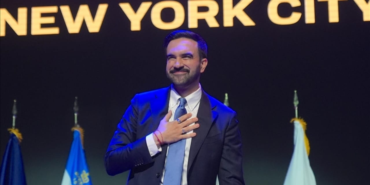 Mamdani ayağının tozuyla selefinin İsrail kararnamalerini iptal etti