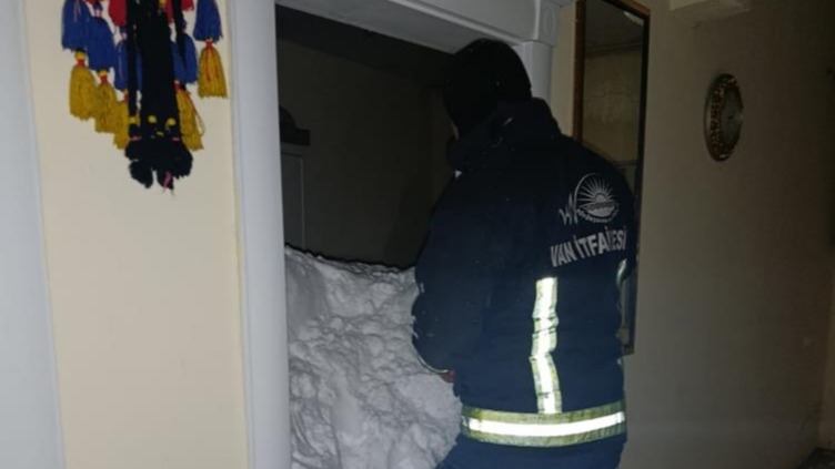 Van’da iki mahalleye çığ düştü. Bir kişi kayıp, 22 ev boşaltıldı