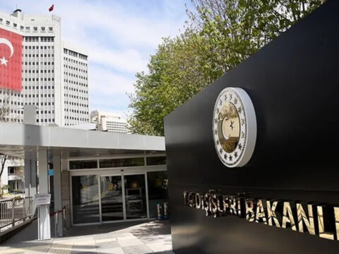 Disislerinden yunanistanin turk okullarini kapatma kararina tepki WHNePIQE