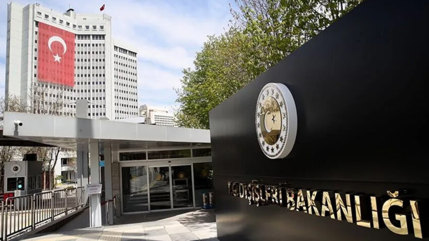 Disislerinden yunanistanin turk okullarini kapatma kararina tepki WHNePIQE